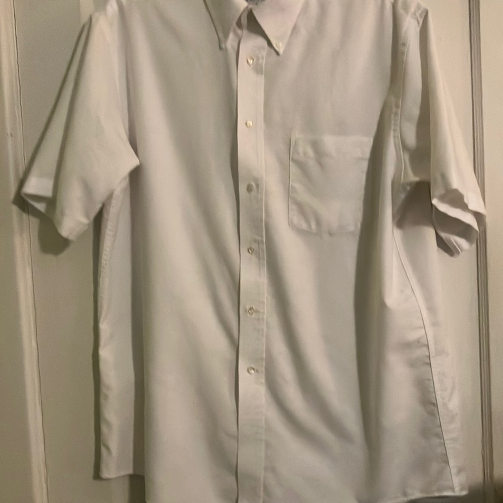 Men’s white shirt, short sleeves,